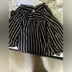 an H&M button-up shirt, US size 14